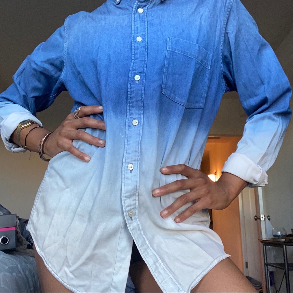 Uniqlo Blue Ombré Button-up 👔